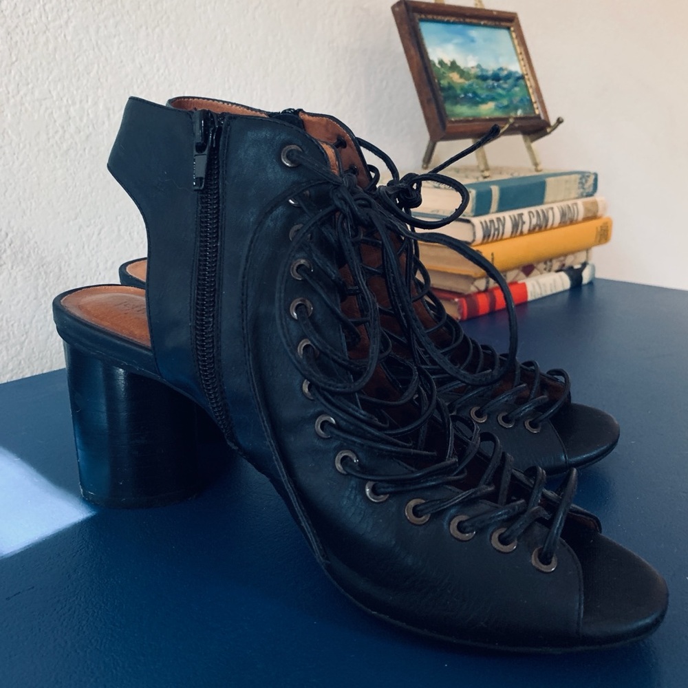 Jeffrey Campbell Covets Lace-up Bootie Size 9 Free People Witchy Fall